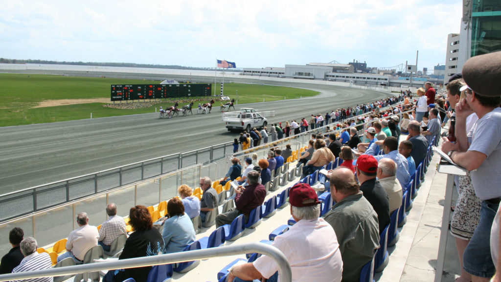 Harness racing at Harrah's track